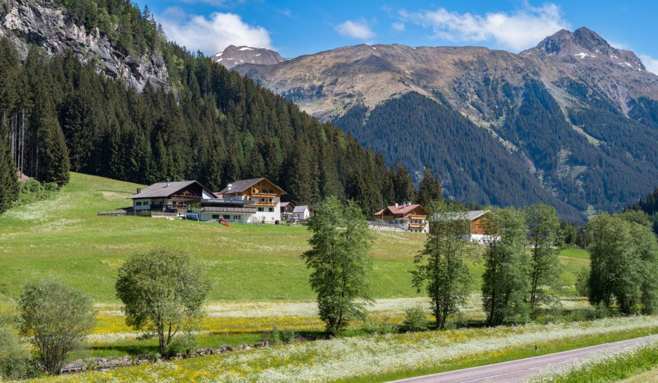 Gasthof Rabenstein Sarentino Exteriör bild